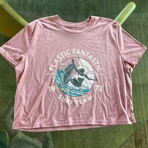 Surf cropped tee with vintage Hawaiian surfboard logo (size large)